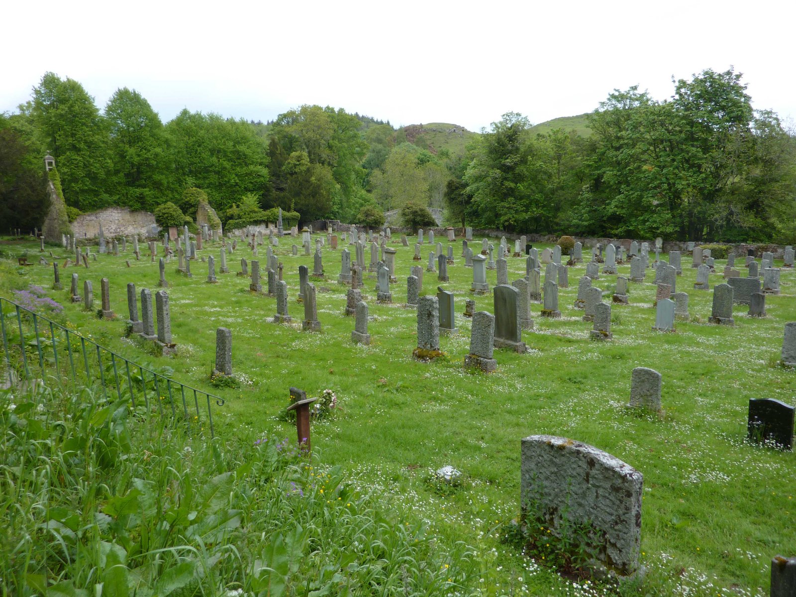 Cemetery - Ancrum Old - P1010344